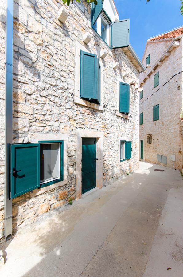Apartments Sandra In The Historical Center Of The City Supetar Exterior foto