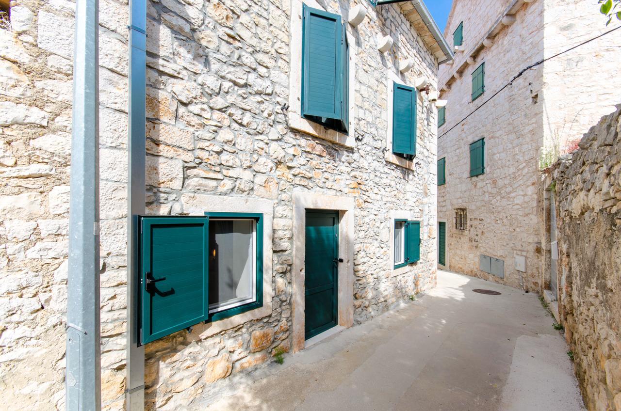 Apartments Sandra In The Historical Center Of The City Supetar Exterior foto